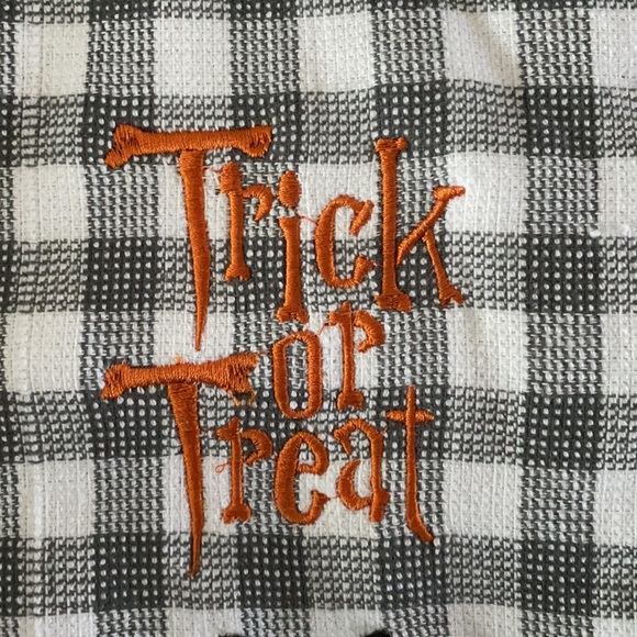 Set of TWO Trick or Treat Black cat Halloween dish towels NWT - Picture 2 of 5